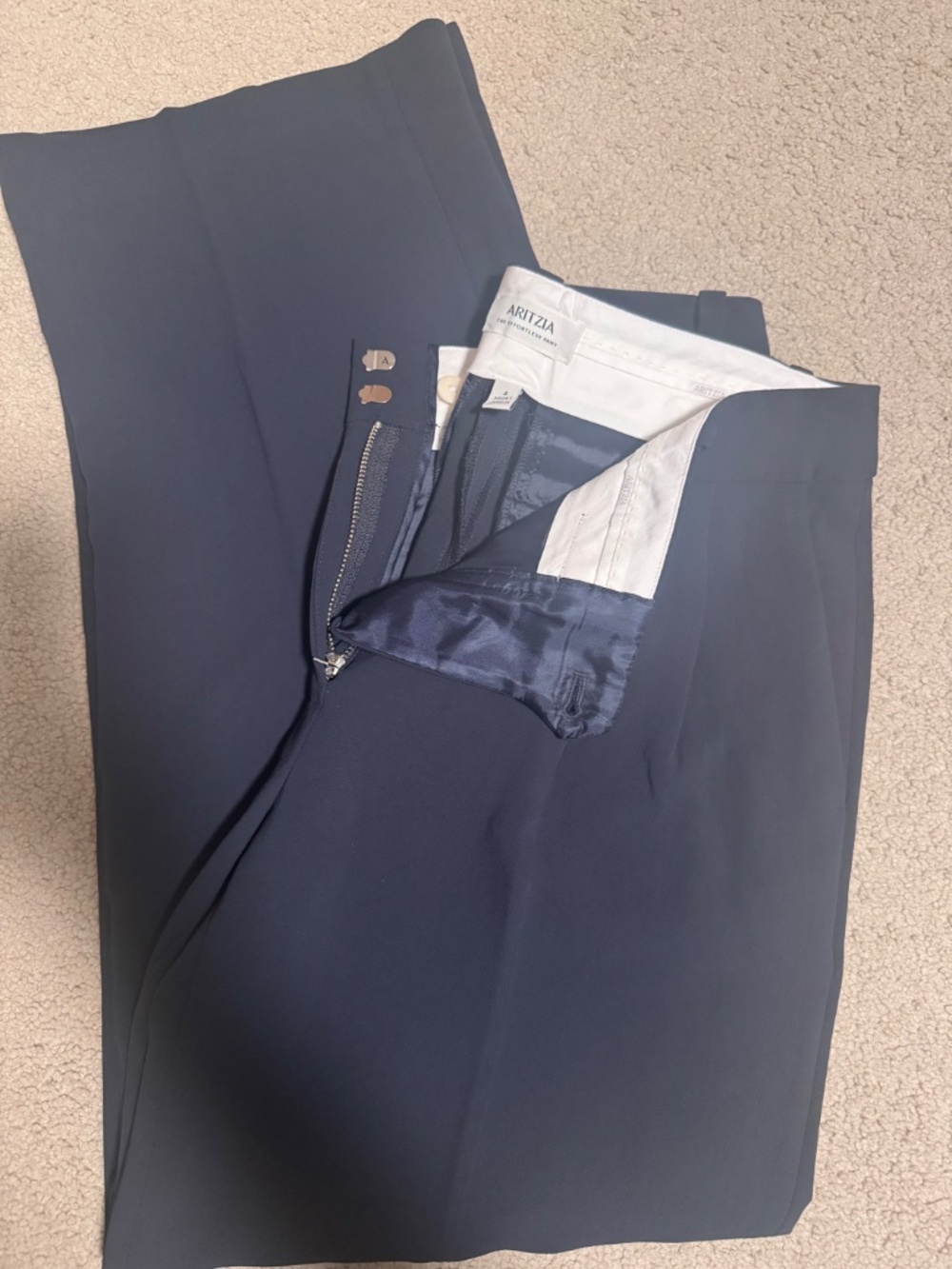 Aritzia - The Effortless Pants Lo-Rise Short Length - Picture 7 of 7